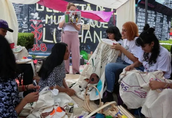 Jefas de familia víctimas de "montadeudas" para llegar a fin de mes