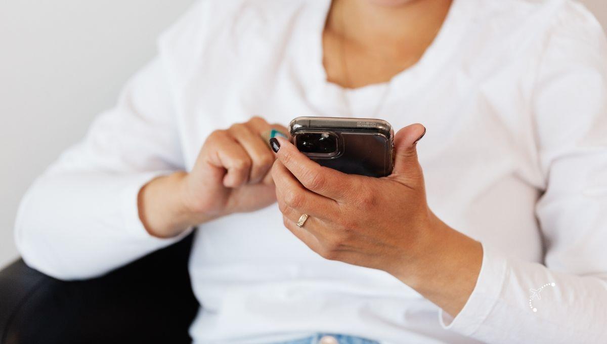 Escuela pide renuncia a profesora que publicó fotos en bikini antes de ser contratada