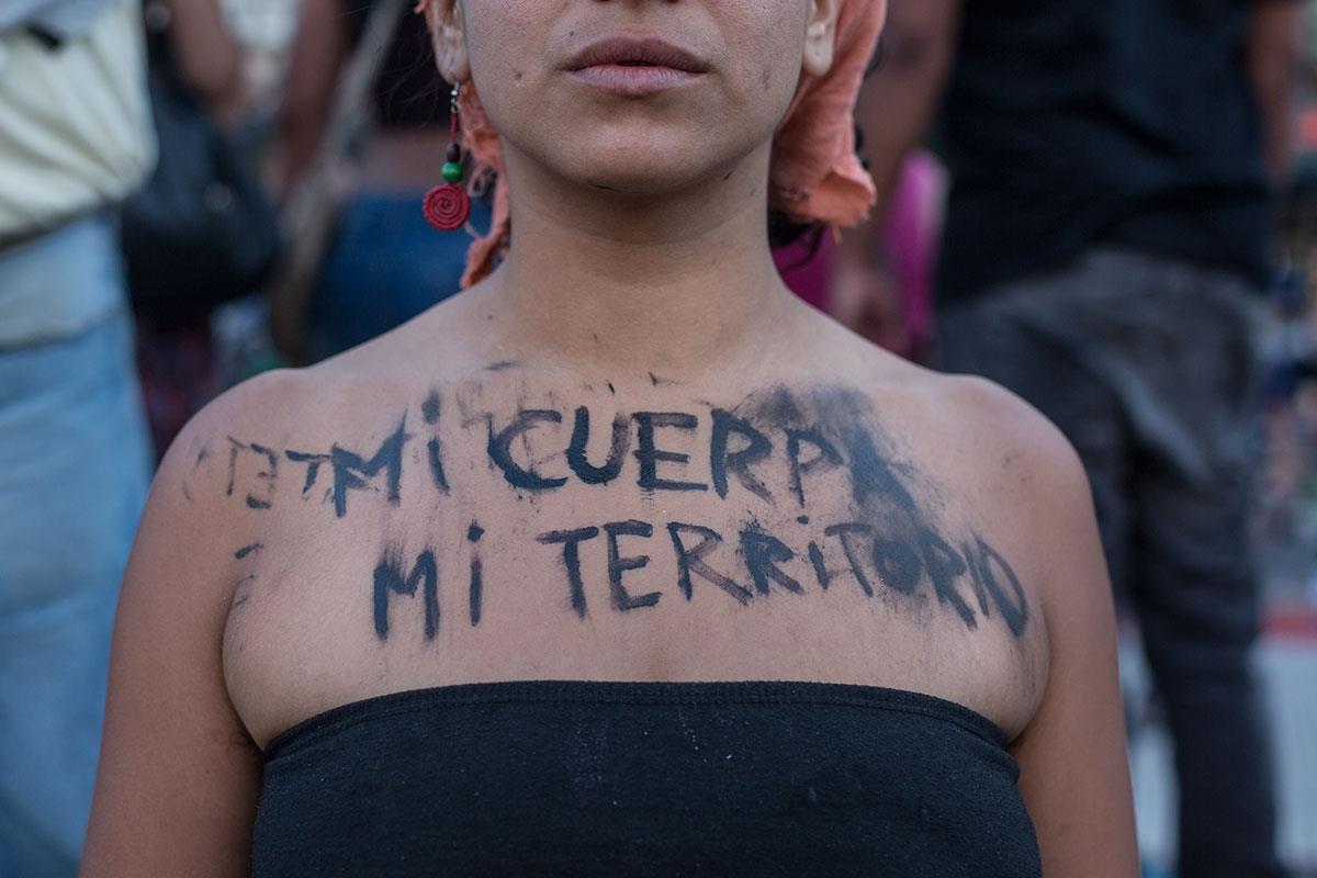 El cuerpo que habitamos las mujeres, no nos pertenece del todo