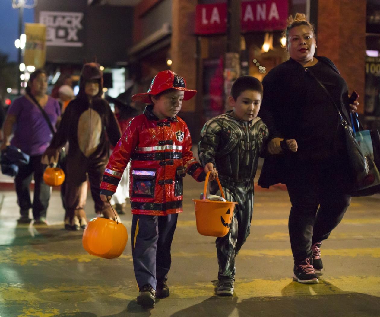 Disfraz con implantes: la sexualización de las infancias