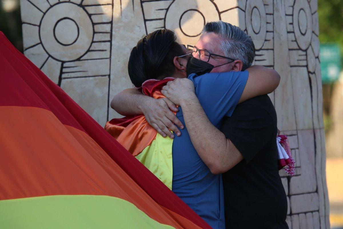 IMSS llega a resolución: Parejas del mismo sexo ya podrán acceder a pensión por viudez