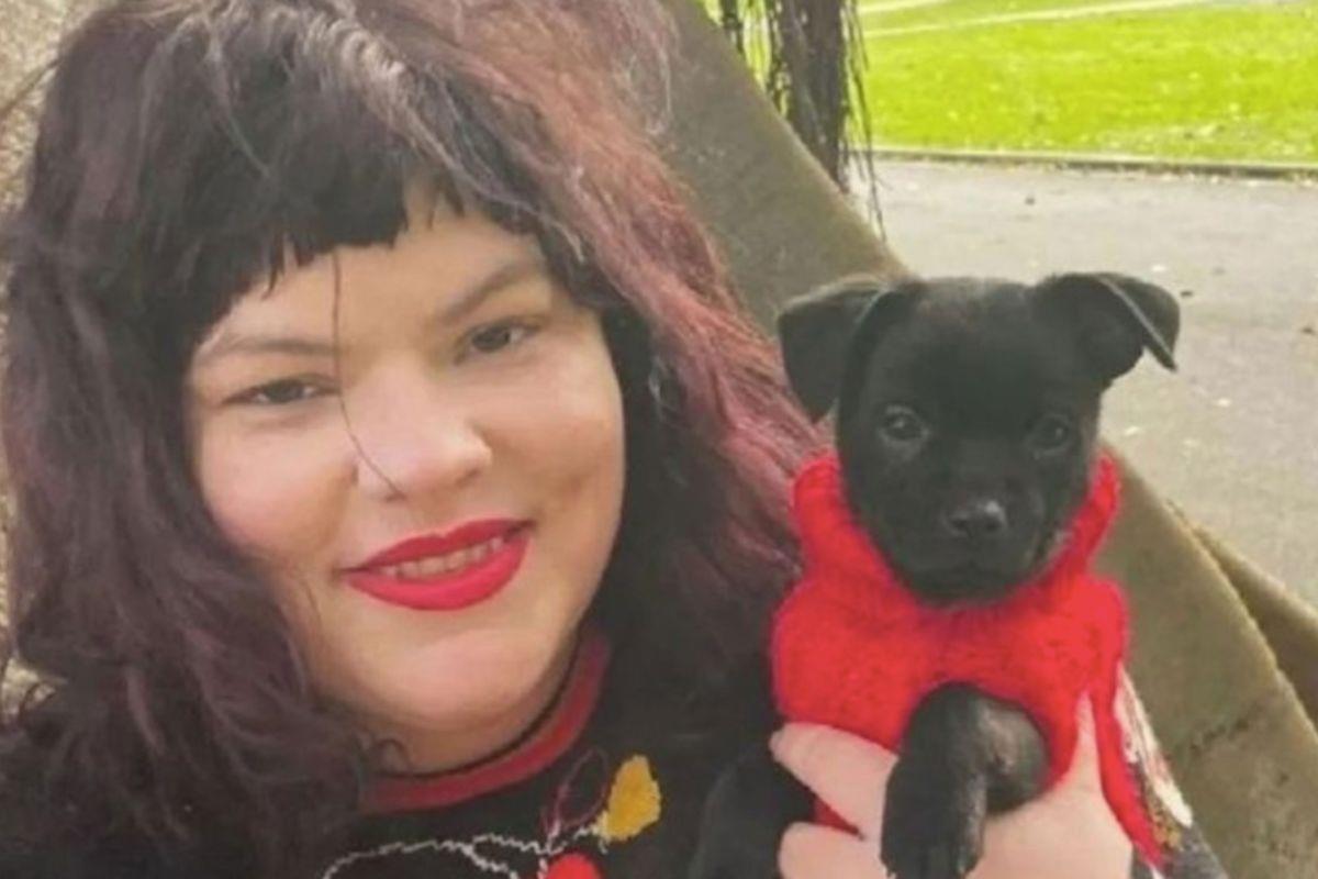 Mujer exige derechos de maternidad para cuidar a su mascota Mujer exige derechos de maternidad para cuidar a su mascota