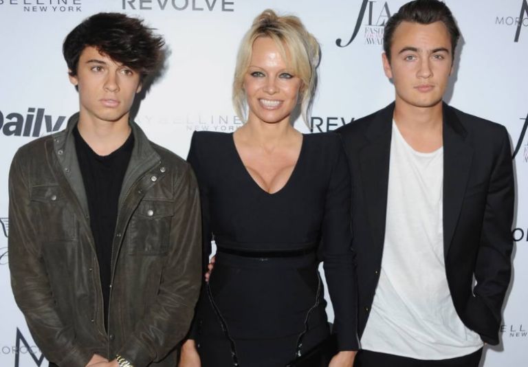Pamela Anderson y sus hijos