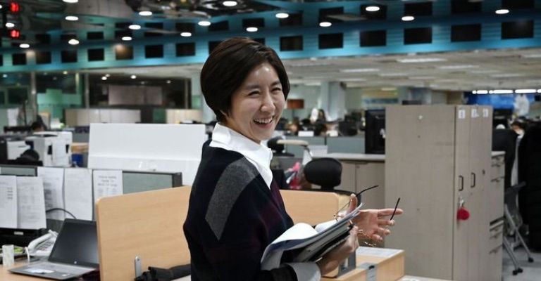 So Jeong, la primera mujer en conducir un programa en Corea del Sur