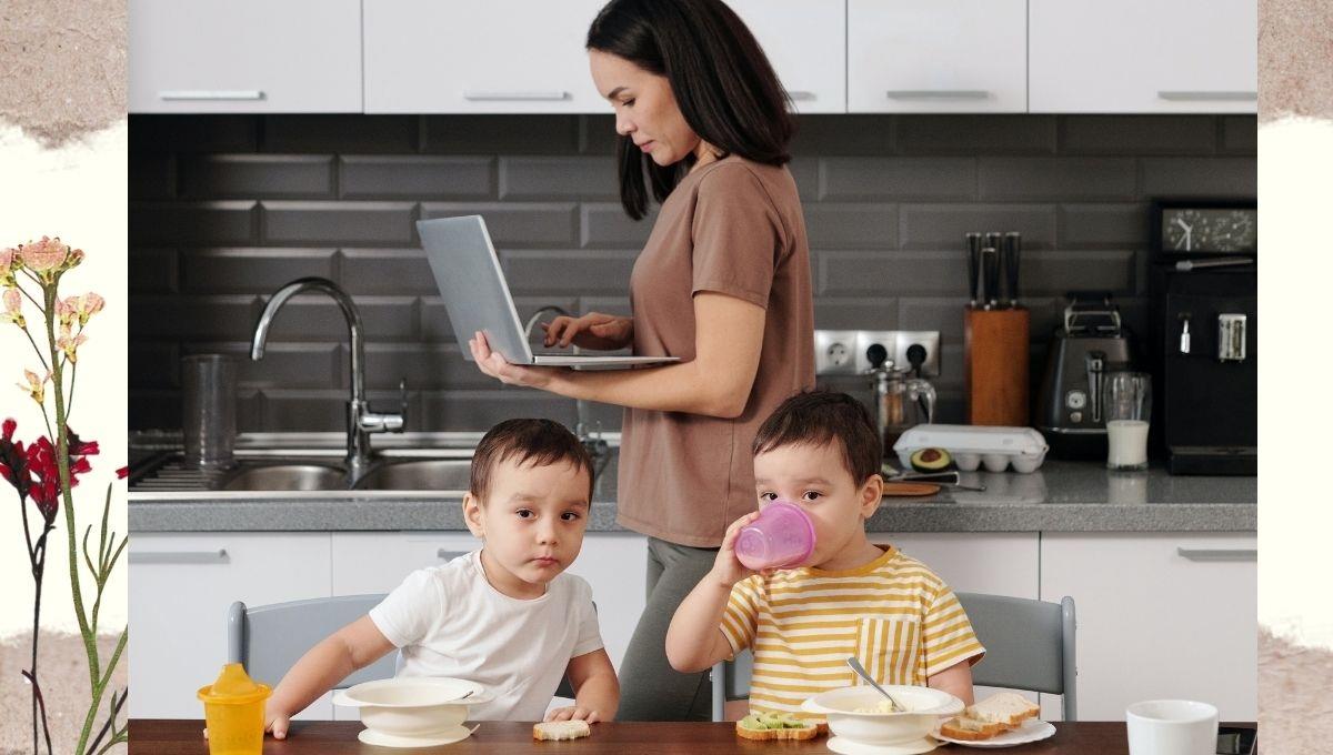 Más mujeres ganan lo mismo que sus parejas, pero continúan trabajando lo mismo en casa Más mujeres ganan lo mismo que sus parejas, pero continúan trabajando lo mismo en casa