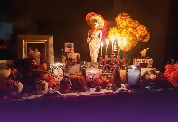 Entre el humito espiritual del copal y el cempasúchil