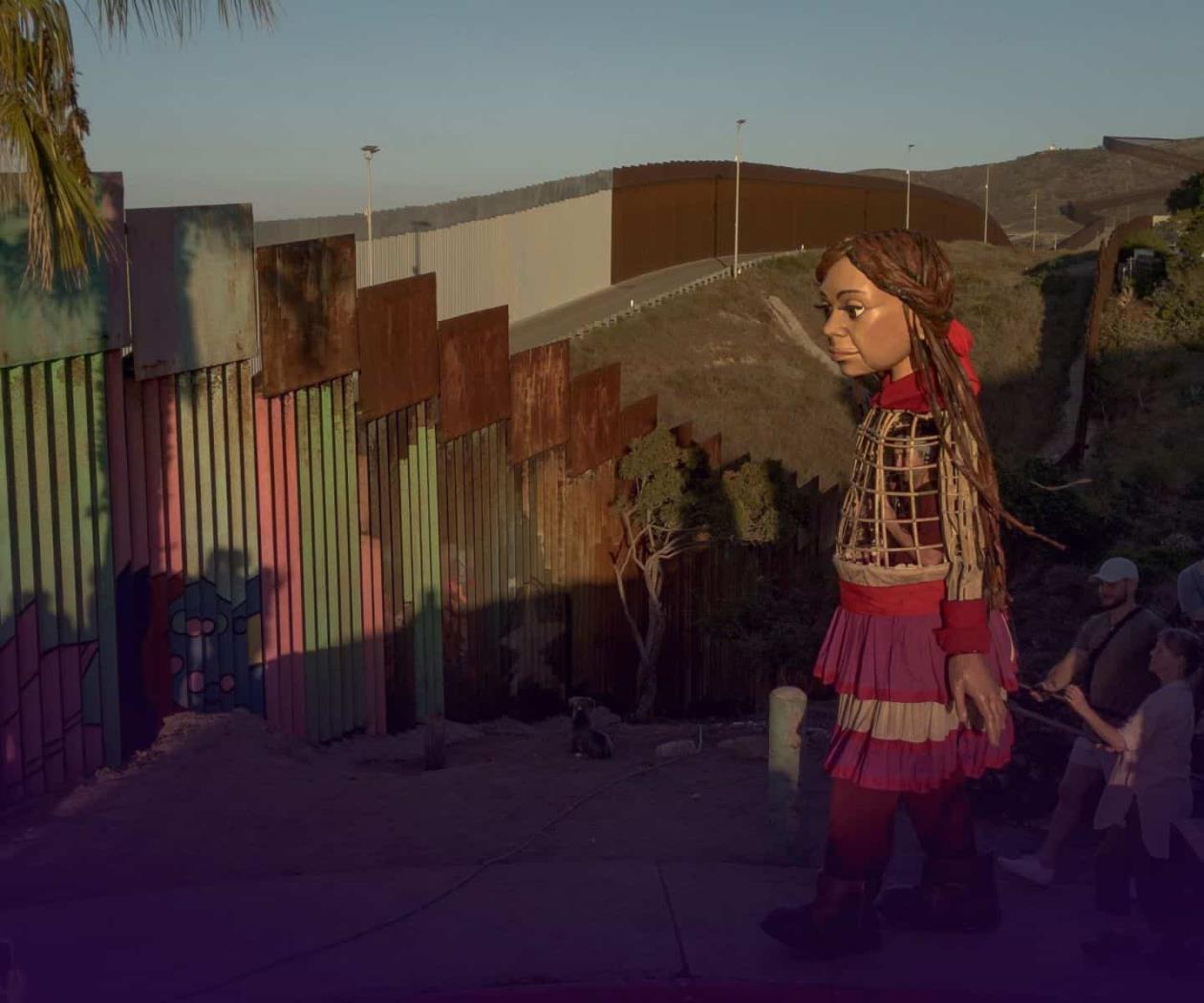 Amal, la marioneta: la niña que emprendió una travesía en busca de su mamá