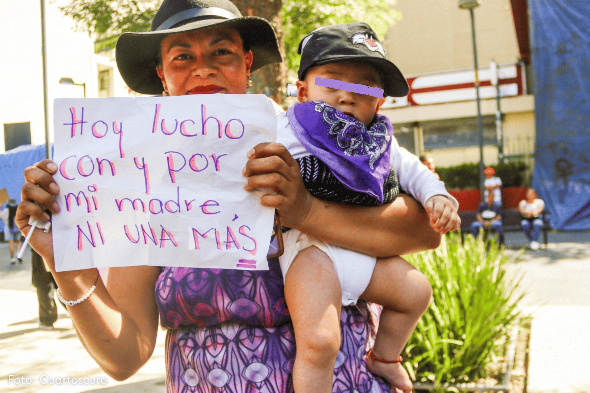 Así se vive la marcha del 8M (Fotogalería)