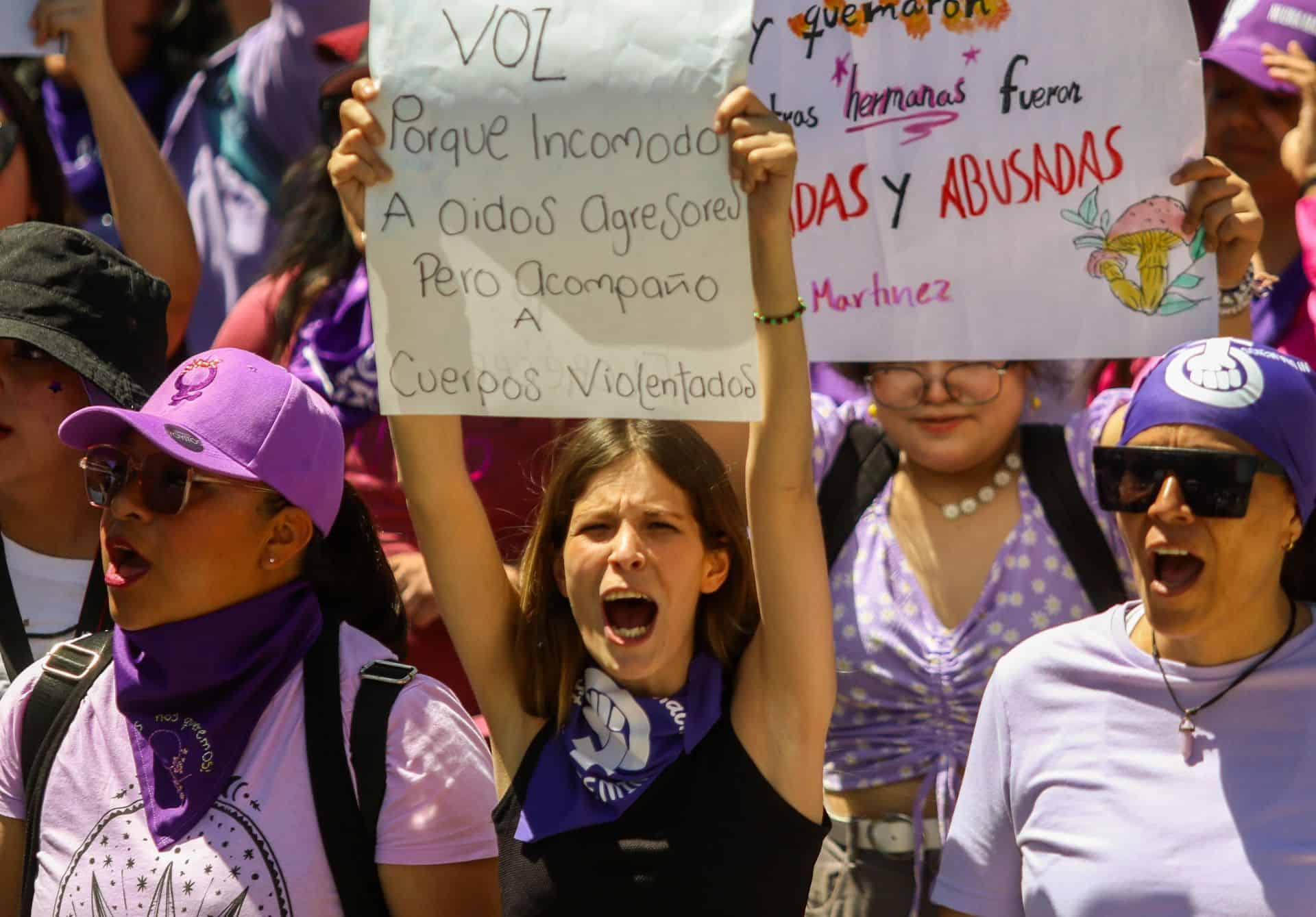 Así se vive la marcha del 8M (Fotogalería)