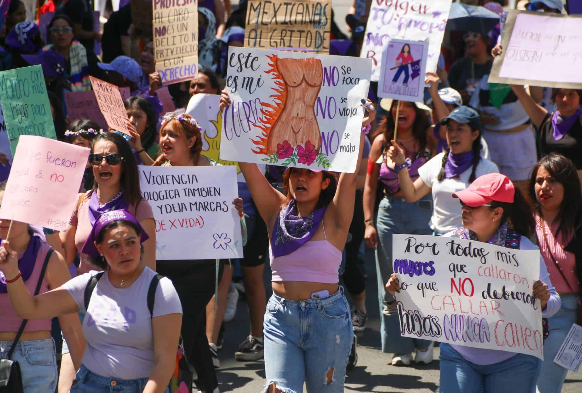 Así se vive la marcha del 8M (Fotogalería)