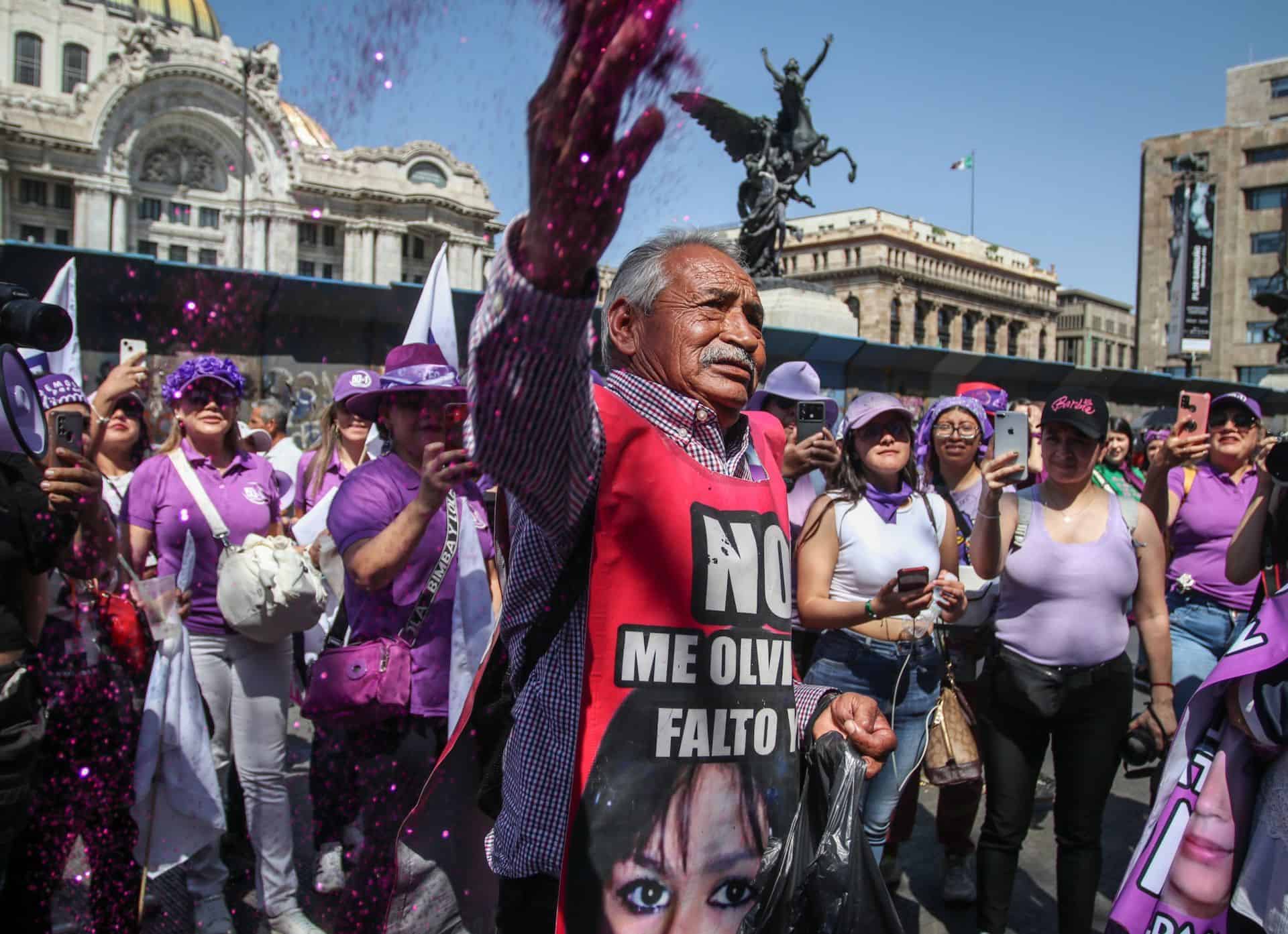 Así se vive la marcha del 8M (Fotogalería)