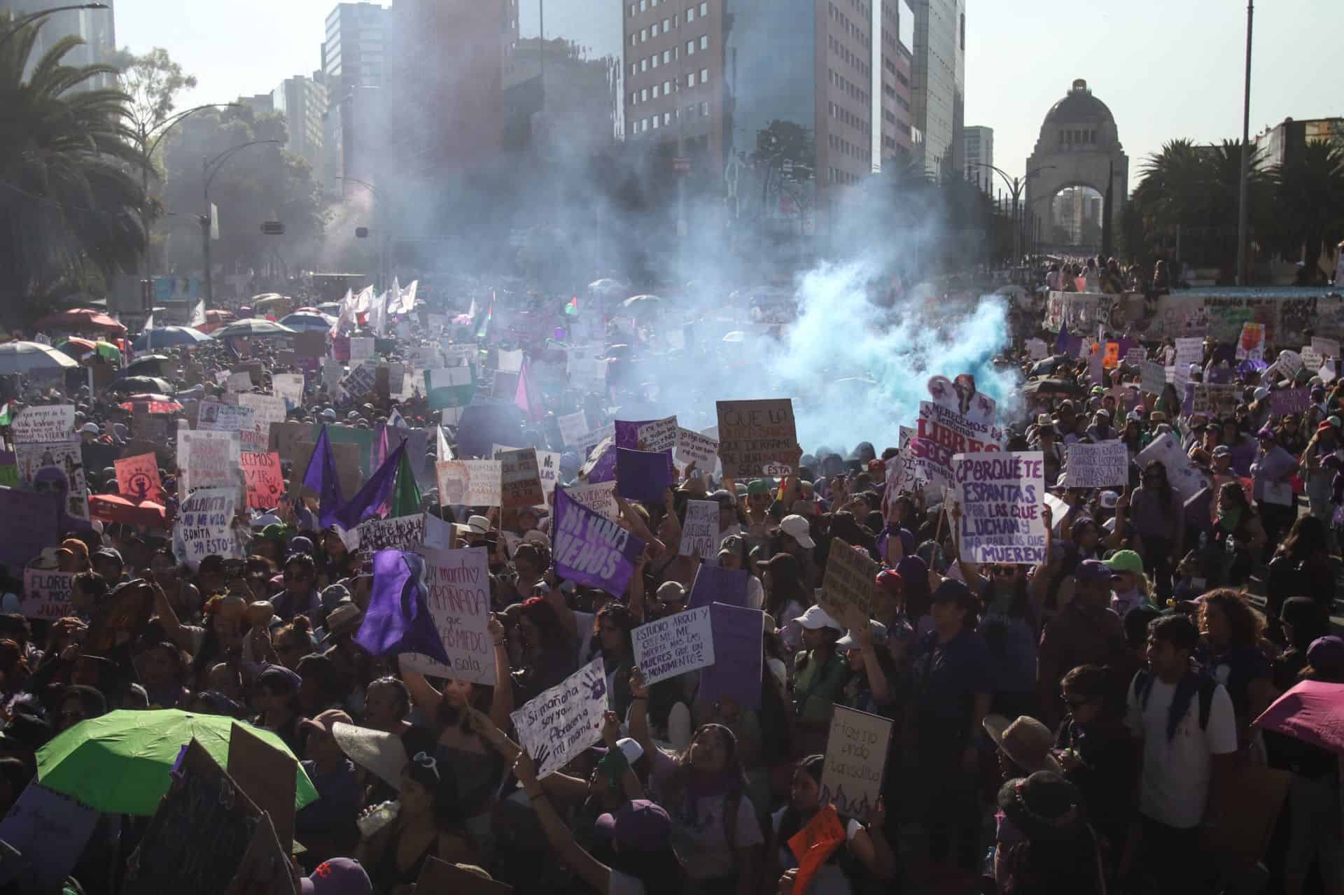 Así se vive la marcha del 8M (Fotogalería)