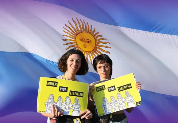 Argentina: "Ni un paso atr&aacute;s", feminismo resiste a ataques de Milei
