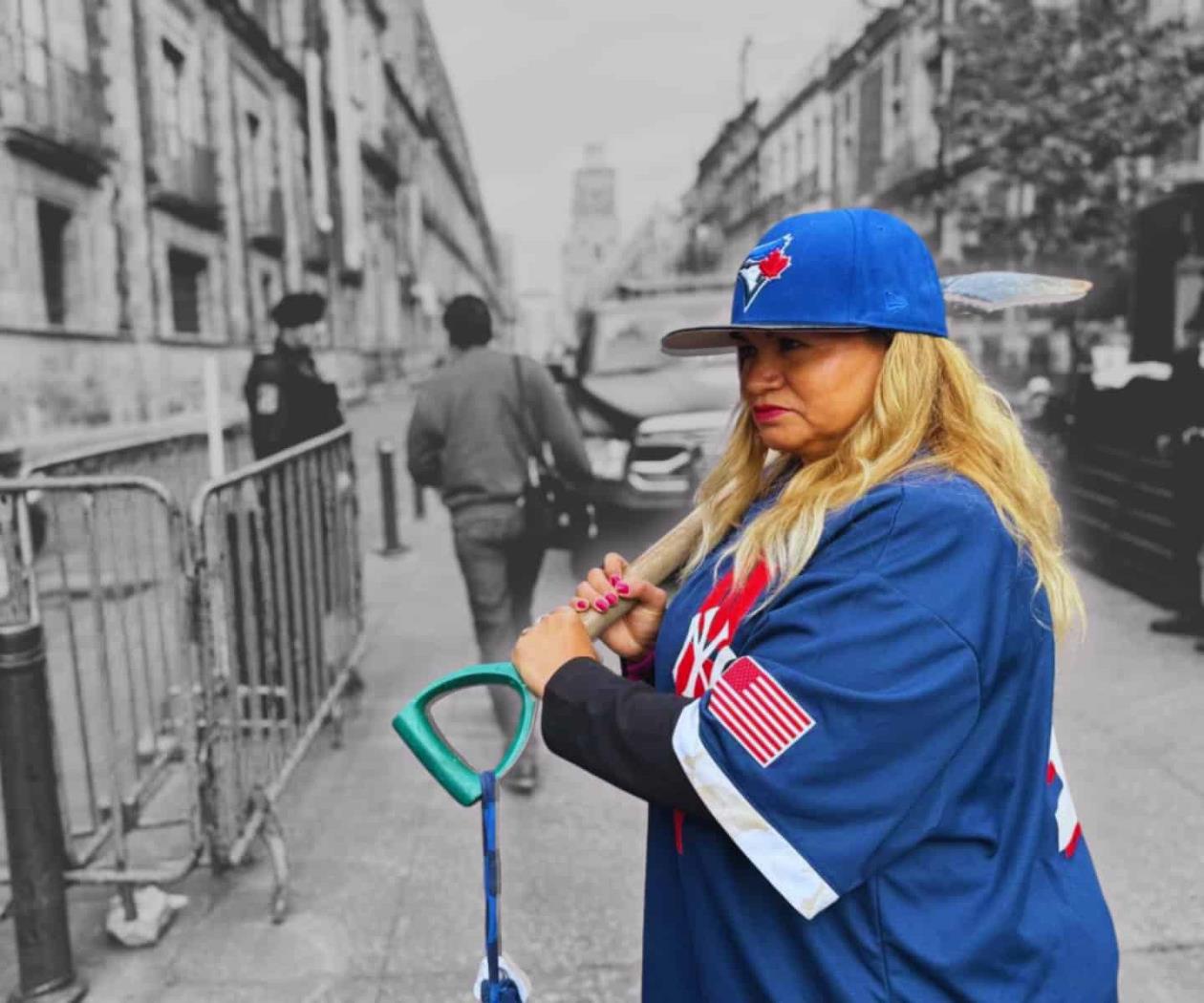 Vengo a entregar la pala con la que busco a mis hijos: Ceci Flores a AMLO Vengo a entregar la pala con la que busco a mis hijos: Ceci Flores a AMLO