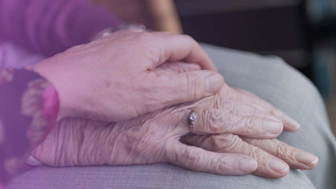 Cuidar a las cuidadoras: el desgaste invisible de quienes ponen el cuerpo