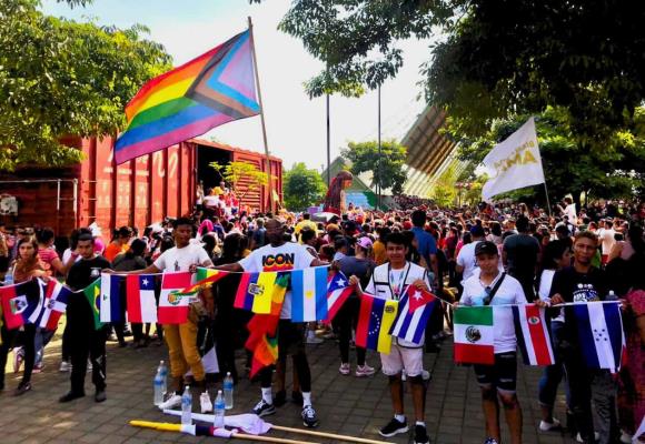 Migrantes LGBTQ+ enfrentan crisis tras cancelación de CBP One