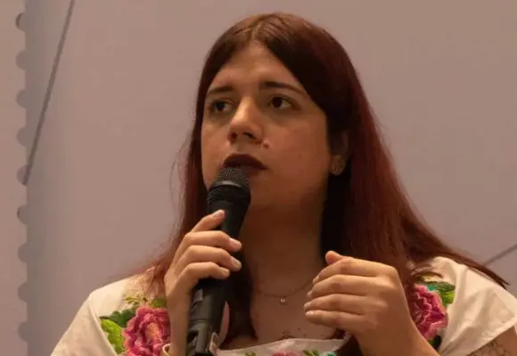 Carla Escoffié enfrenta acoso digital por criticar al cartel inmobiliario