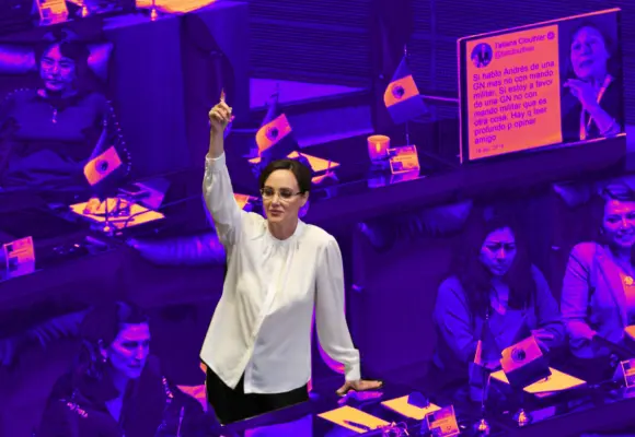 Lilly Téllez enfrenta campaña de firmas que pide su desafuero en México