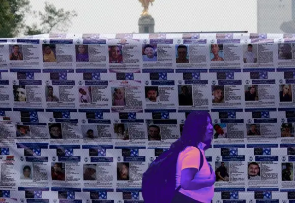 La capital que brilla afuera y desaparece adentro La capital que brilla afuera y desaparece adentro