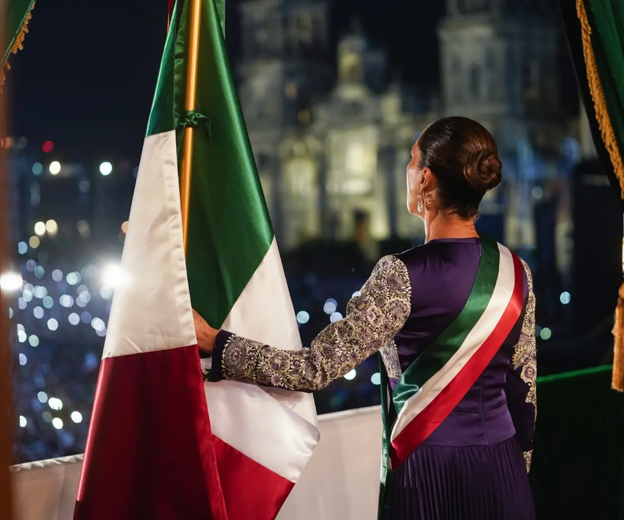 Insurgentas y escolta de mujeres marcan el primer Grito de Sheinbaum