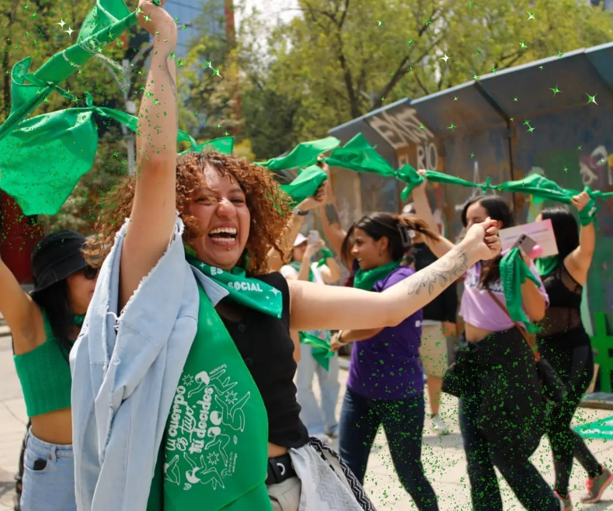 Con cumbia frente al Senado, exigen cumplir fallo de la Corte sobre aborto
