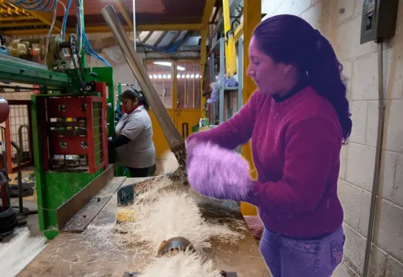 Las latinas en EU ganan 54 centavos por dólar frente a hombres blancos