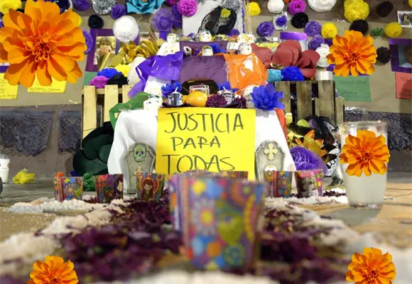 Altar Nacional por Víctimas de Feminicidio exige justicia en 11 estados
